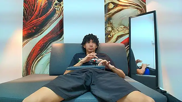 Snapshot of simondwayne chatting on 05-05-26, 07:44 simondwayne online show from 05-05-26, 07:44