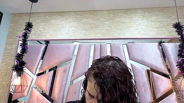 ThaliaCross online show from 11-13-25, 07:46