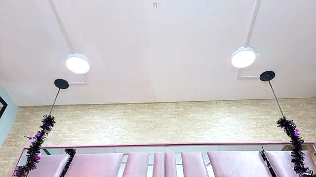 ThaliaCross online show from 11-22-25, 08:08