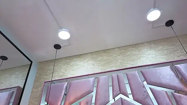 ThaliaCross online show from 02-25-26, 08:07