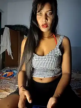 Snapshot of cute_radhikaa chatting on 10-25-25, 08:33 cute radhikaa online show from 10-25-25, 08:33
