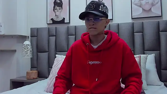 ZoeKrug online show from 02-27-26, 12:16