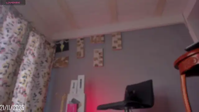 Chloe cooperr online show from 11-21-25, 12:59