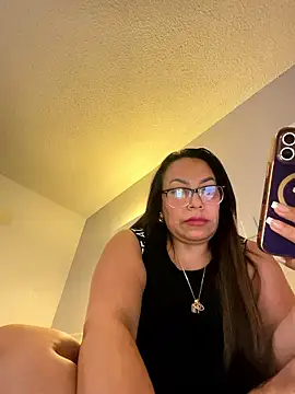 Snapshot of SamyHot2025 chatting on 01-14-26, 01:22 SamyHot2025 online show from 01-14-26, 01:22