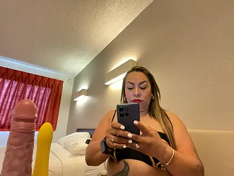 Snapshot of SamyHot2025 chatting on 03-13-26, 08:15 SamyHot2025 online show from 03-13-26, 08:15