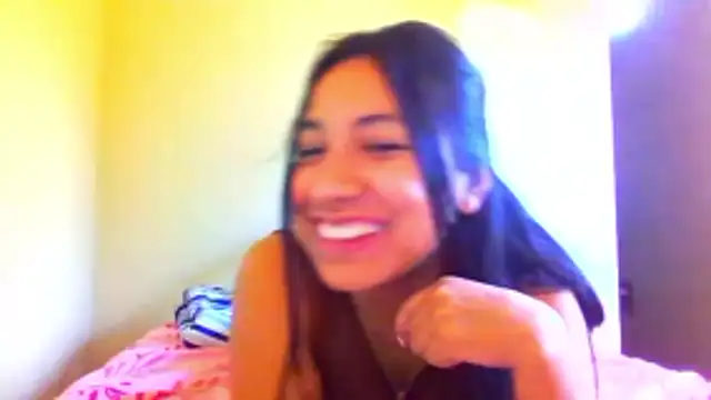 Snapshot of honeysweet111 chatting on 10-31-25, 10:33 honeysweet111 online show from 10-31-25, 10:33