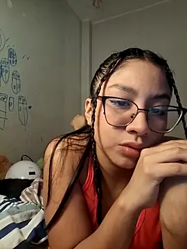 Snapshot of honeysweet111 chatting on 05-27-26, 08:17 honeysweet111 online show from 05-27-26, 08:17