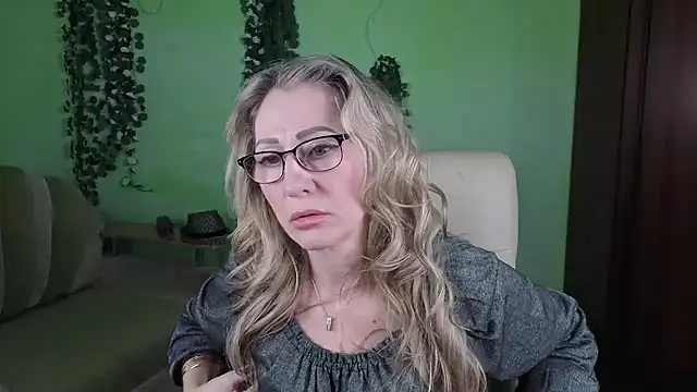 Habibi Honeyy online show from 10-17-25, 04:59