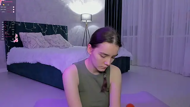 Snapshot of sweete_chantal chatting on 09-29-25, 05:07 sweete chantal online show from 09-29-25, 05:07