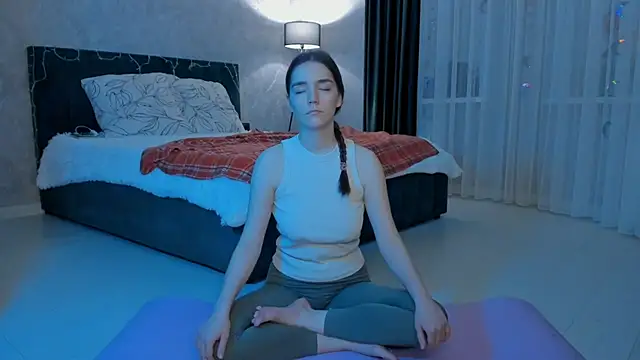 Snapshot of sweete_chantal chatting on 10-24-25, 05:20 sweete chantal online show from 10-24-25, 05:20