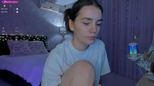 Snapshot of sweete_chantal chatting on 11-21-25, 05:22 sweete chantal online show from 11-21-25, 05:22