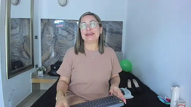 Snapshot of Agatha_Pleasure chatting on 06-16-26, 11:46 Agatha Pleasure online show from 06-16-26, 11:46