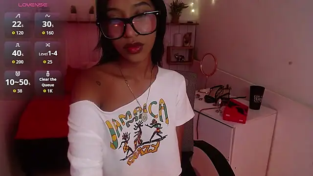 Snapshot of LeilaEbony chatting on 09-17-25, 12:40 LeilaEbony online show from 09-17-25, 12:40