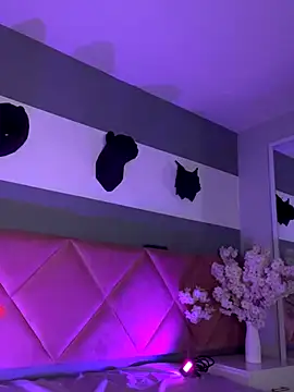 Bella Williiams online show from 12-15-25, 12:20