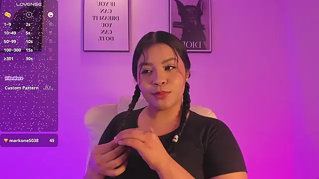 Snapshot of LizzyPonce chatting on 11-16-25, 10:43 LizzyPonce online show from 11-16-25, 10:43