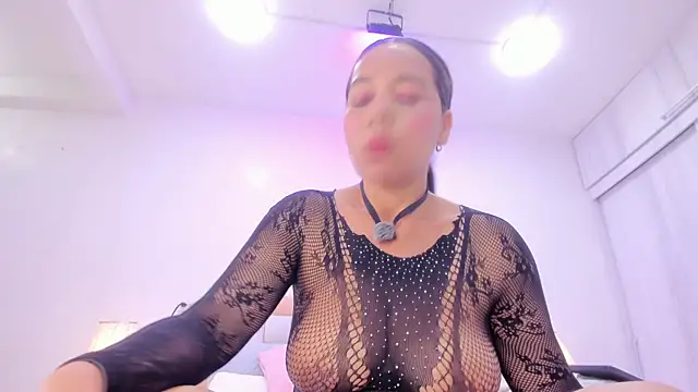 Snapshot of megan_rous_ chatting on 02-19-26, 03:13 megan rous online show from 02-19-26, 03:13