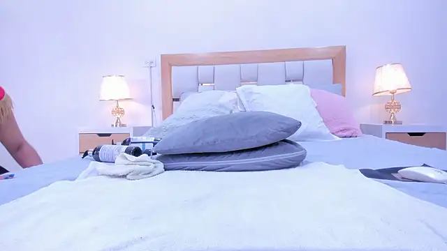 Snapshot of megan_rous_ chatting on 03-12-26, 03:12 megan rous online show from 03-12-26, 03:12