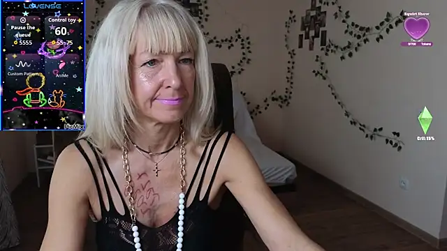 Snapshot of Laura_Gol chatting on 09-24-25, 04:38 Laura Gol online show from 09-24-25, 04:38