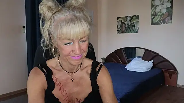 Snapshot of Laura_Gol chatting on 09-27-25, 05:34 Laura Gol online show from 09-27-25, 05:34