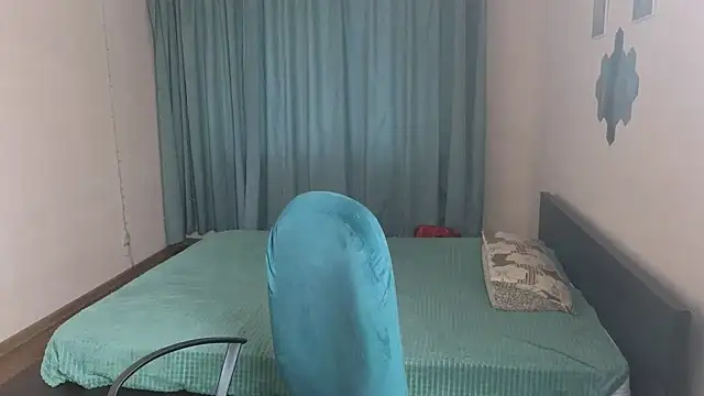 Snapshot of Laura_Gol chatting on 10-13-25, 01:22 Laura Gol online show from 10-13-25, 01:22