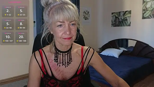 Snapshot of Laura_Gol chatting on 10-14-25, 04:46 Laura Gol online show from 10-14-25, 04:46