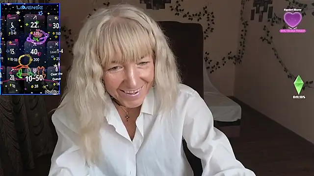 Snapshot of Laura_Gol chatting on 10-19-25, 09:04 Laura Gol online show from 10-19-25, 09:04