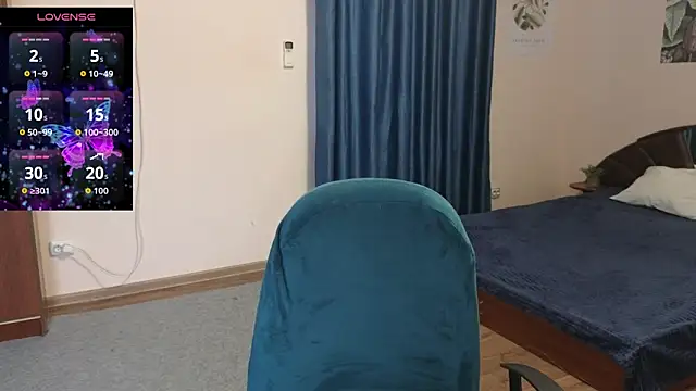 Snapshot of Laura_Gol chatting on 10-20-25, 12:16 Laura Gol online show from 10-20-25, 12:16