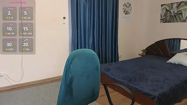 Snapshot of Laura_Gol chatting on 10-27-25, 12:20 Laura Gol online show from 10-27-25, 12:20