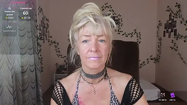 Snapshot of Laura_Gol chatting on 11-11-25, 06:02 Laura Gol online show from 11-11-25, 06:02