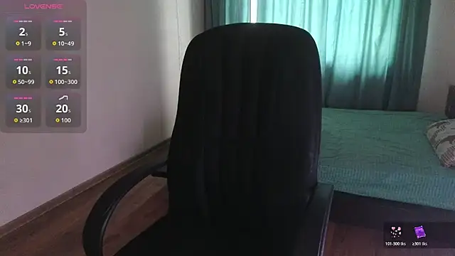 Snapshot of Laura_Gol chatting on 11-12-25, 06:25 Laura Gol online show from 11-12-25, 06:25