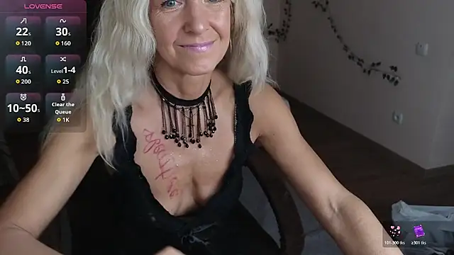 Snapshot of Laura_Gol chatting on 11-30-25, 08:57 Laura Gol online show from 11-30-25, 08:57