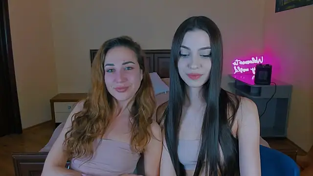 Snapshot of elza_rose chatting on 03-18-26, 08:01 elza rose online show from 03-18-26, 08:01