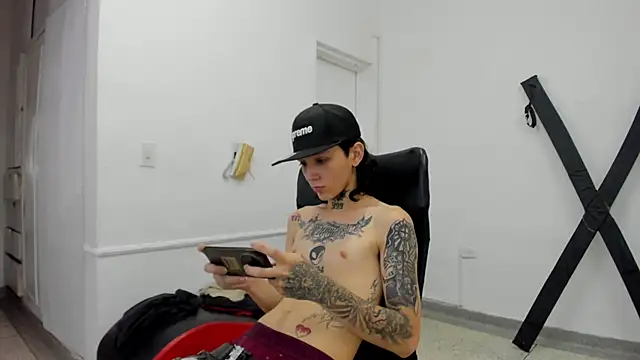 StraightBoy Nick online show from 04-17-26, 07:17