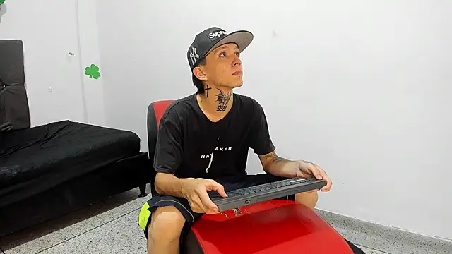 StraightBoy Nick online show from 04-28-26, 10:15