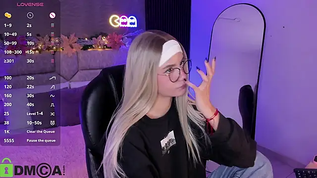 Arinextdoor online show from 12-14-25, 01:44