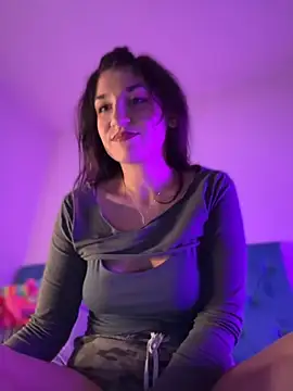 ScarletBloom  online show from 11-01-25, 05:04