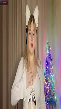 Snapshot of Monahosks chatting on 02-24-26, 05:33 Monahosks online show from 02-24-26, 05:33