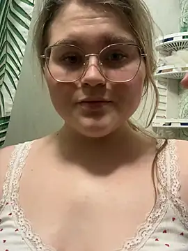 Snapshot of Monahosks chatting on 03-11-26, 05:41 Monahosks online show from 03-11-26, 05:41