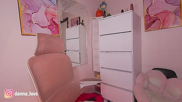 Dannaa Lovs online show from 10-24-25, 05:31