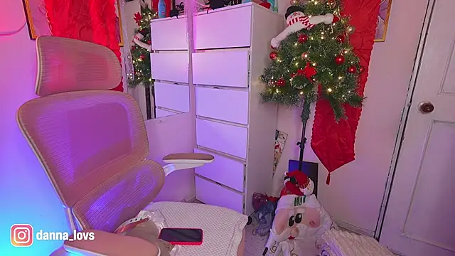 Dannaa Lovs online show from 11-29-25, 06:11