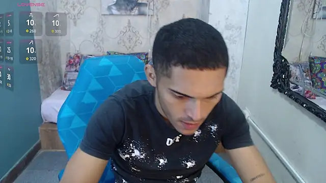 Snapshot of Derek_Storm_ chatting on 11-04-25, 10:36 Derek Storm online show from 11-04-25, 10:36