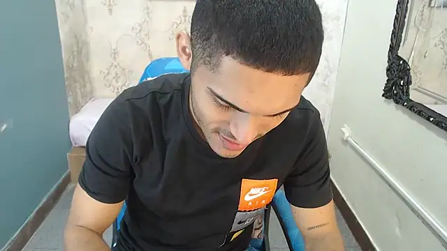 Snapshot of Derek_Storm_ chatting on 11-05-25, 11:10 Derek Storm online show from 11-05-25, 11:10