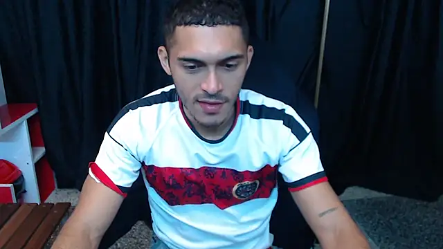 Snapshot of Derek_Storm_ chatting on 11-21-25, 10:58 Derek Storm online show from 11-21-25, 10:58