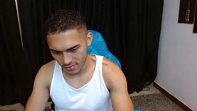 Snapshot of Derek_Storm_ chatting on 11-29-25, 11:46 Derek Storm online show from 11-29-25, 11:46