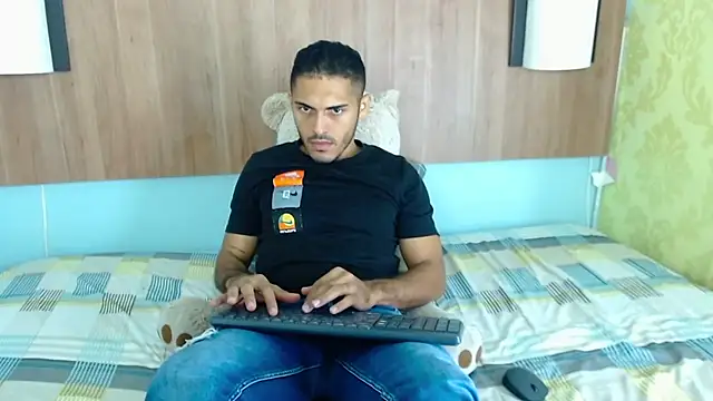 Snapshot of Derek_Storm_ chatting on 12-05-25, 12:14 Derek Storm online show from 12-05-25, 12:14