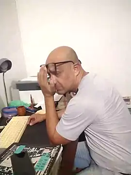 Snapshot of jorge406 chatting on 10-19-25, 01:50 jorge406 online show from 10-19-25, 01:50