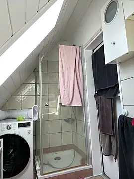 Snapshot of SweetTeenGirl chatting on 09-23-25, 01:25 SweetTeenGirl online show from 09-23-25, 01:25