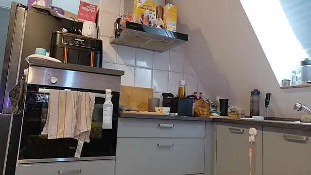 Snapshot of SweetTeenGirl chatting on 10-10-25, 10:14 SweetTeenGirl online show from 10-10-25, 10:14