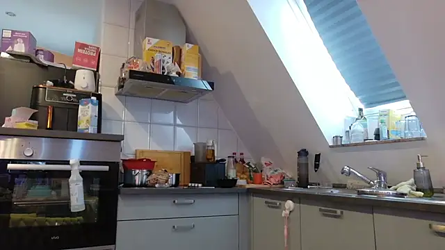 Snapshot of SweetTeenGirl chatting on 10-16-25, 09:43 SweetTeenGirl online show from 10-16-25, 09:43