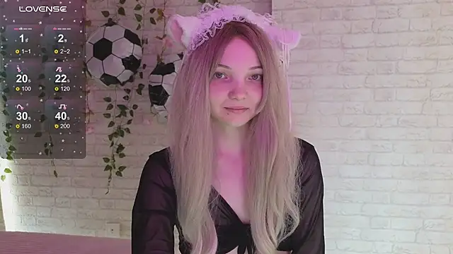 Snapshot of AnimeAlica18 chatting on 07-10-26, 03:44 AnimeAlica18 online show from 07-10-26, 03:44